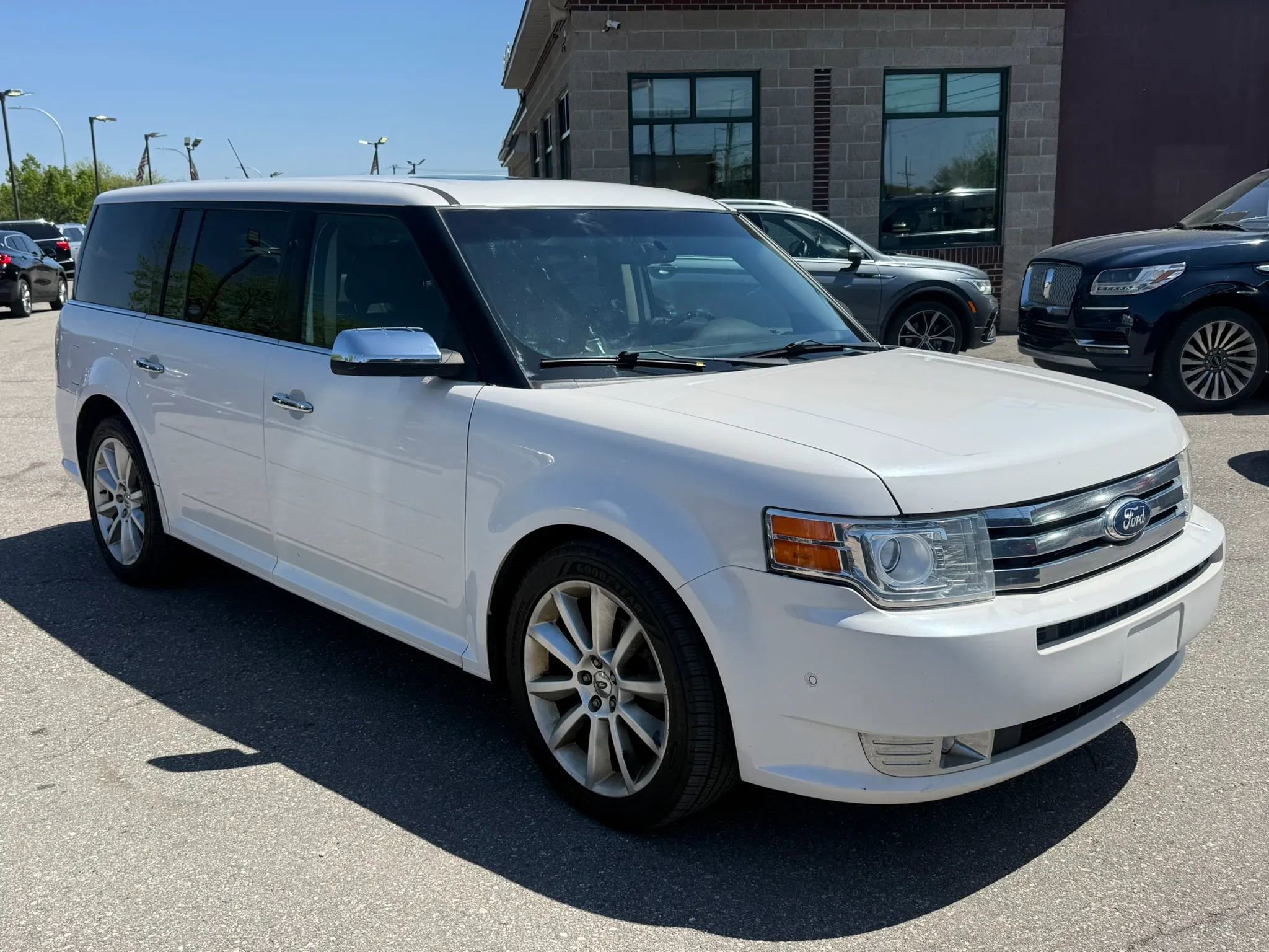 Used 2011 Ford Flex Limited w/ Rapid Spec Order Code AWD/4WD image 3