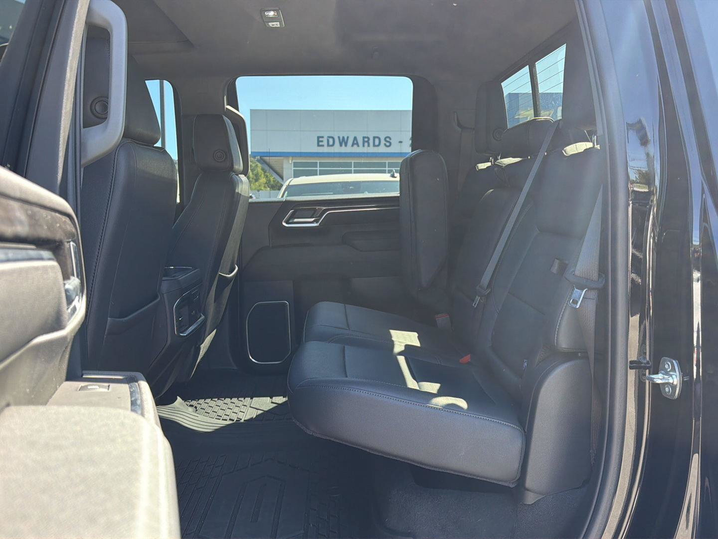 Used 2025 Chevrolet Silverado 2500 LTZ w/ LTZ Plus Package AWD/4WD image 8