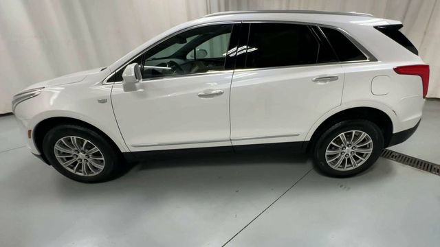 Used 2017 Cadillac XT5 Luxury w/ Driver Awareness Package FWD image 5