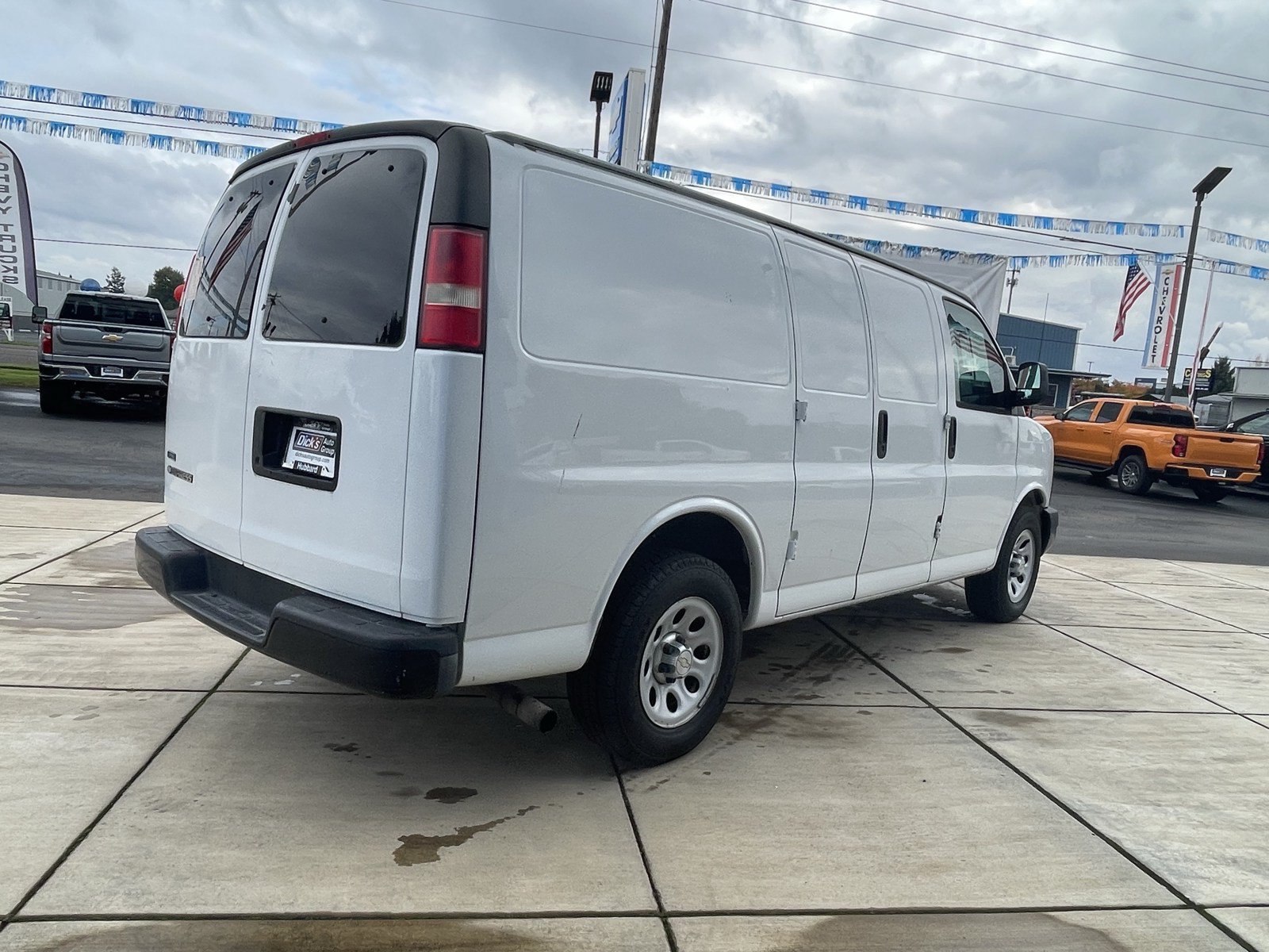 Used 2010 Chevrolet Express 1500 RWD image 6