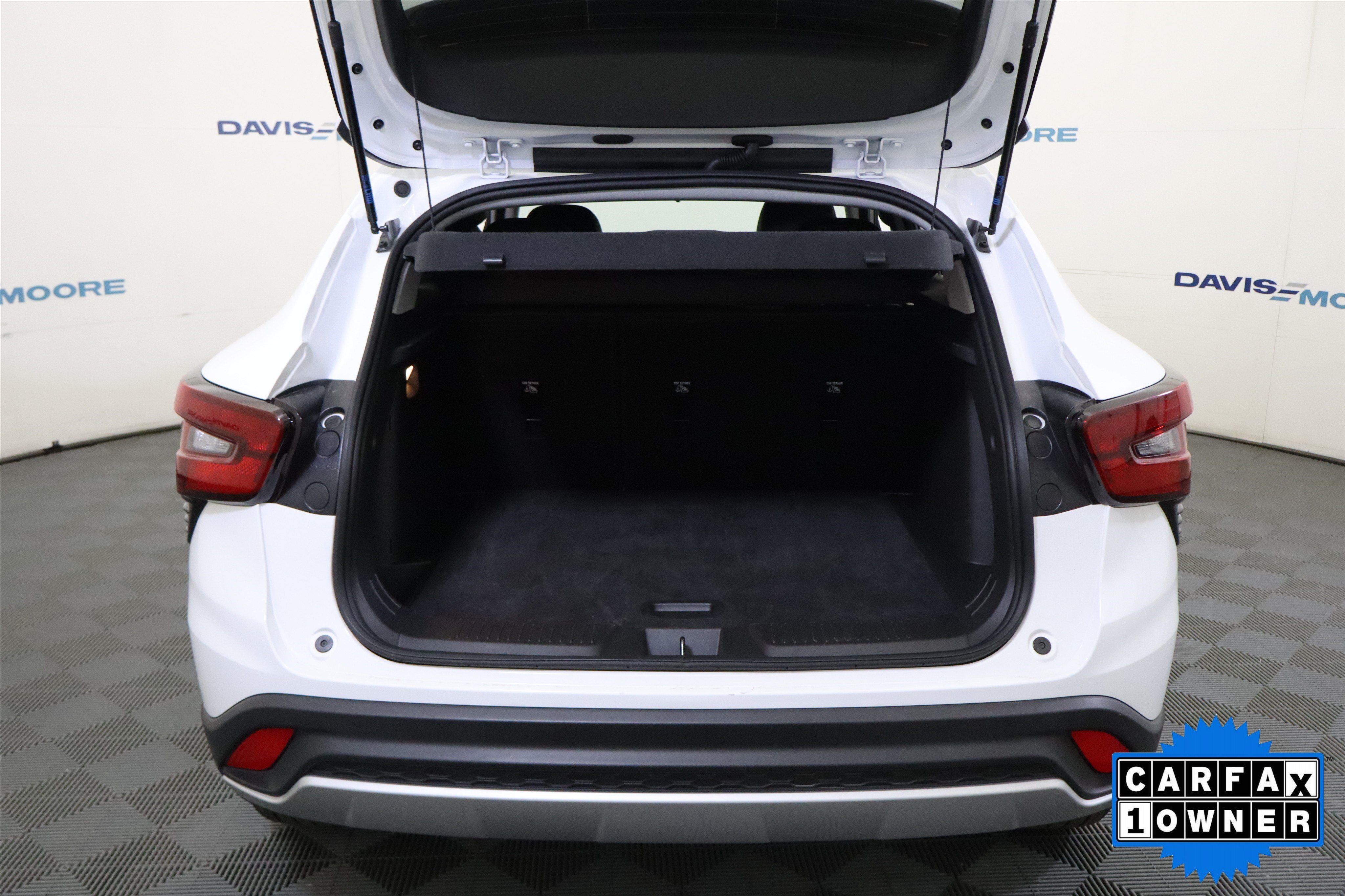 Used 2026 Chevrolet Trax LT FWD image 9