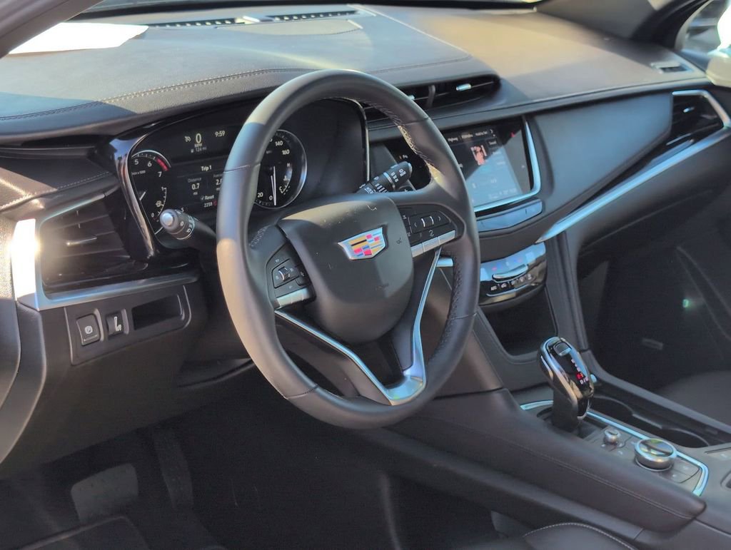 Used 2025 Cadillac XT6 Luxury image 8