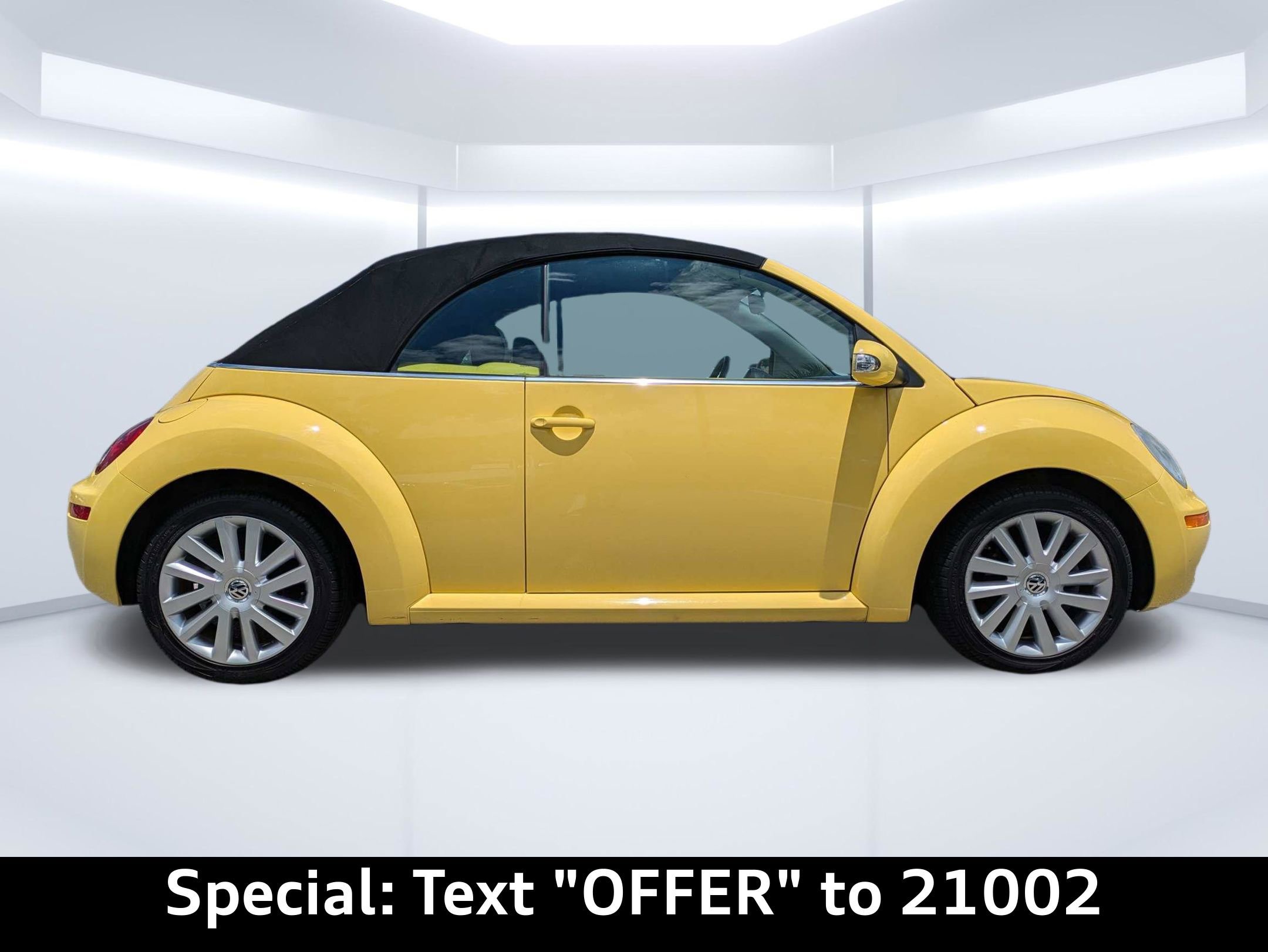 Used 2008 Volkswagen Beetle SE FWD image 2