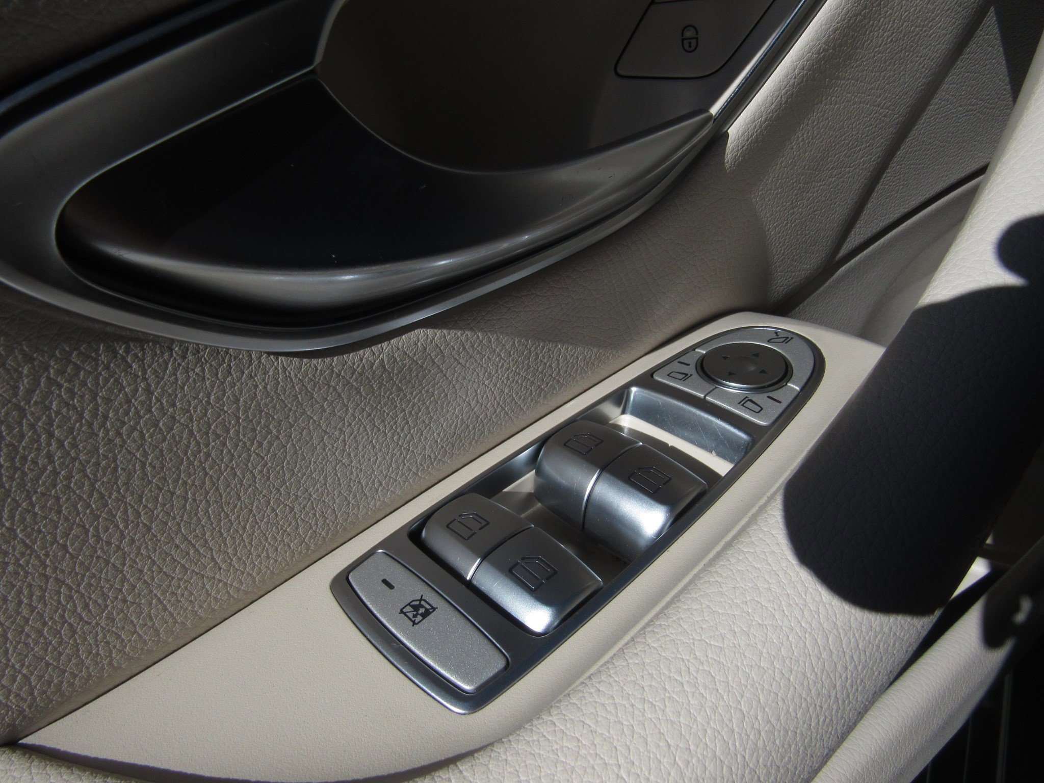 Used 2018 Mercedes-Benz E 300 image 19