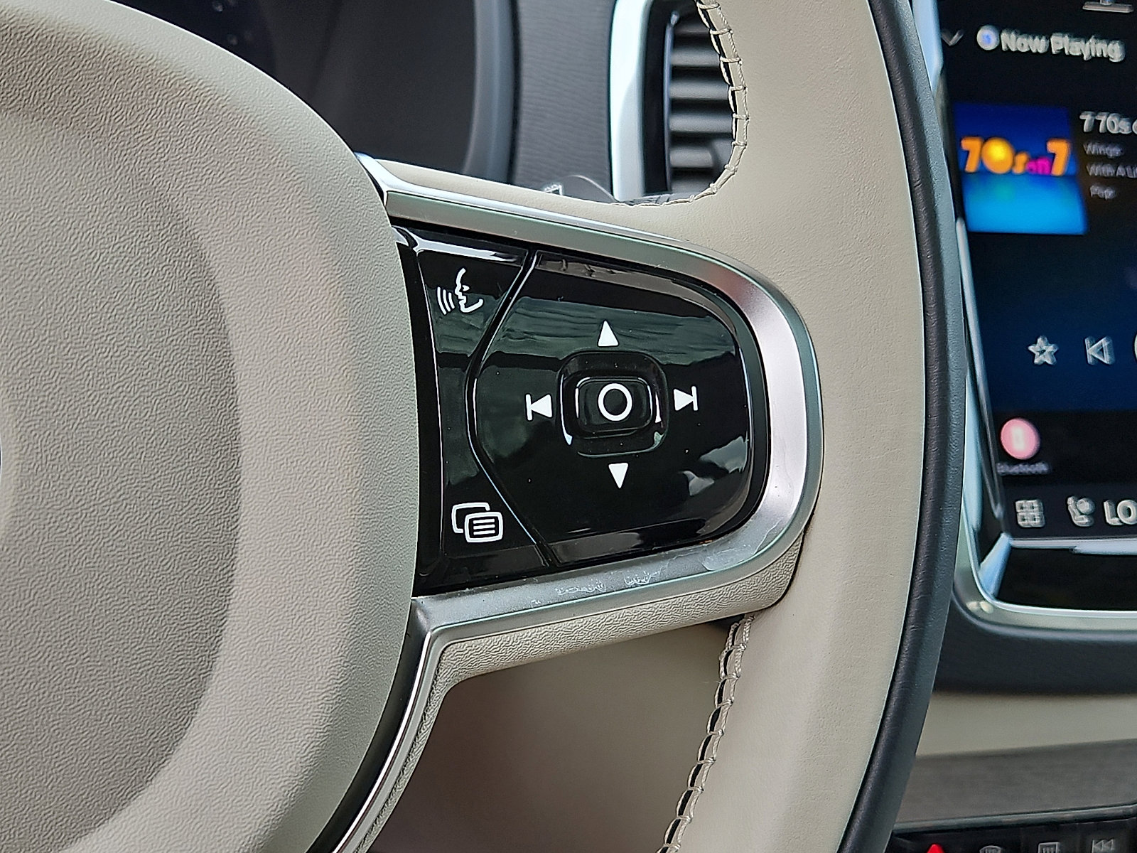 Certified 2023 Volvo XC90 B5 Plus w/ Protection Package Premier image 23