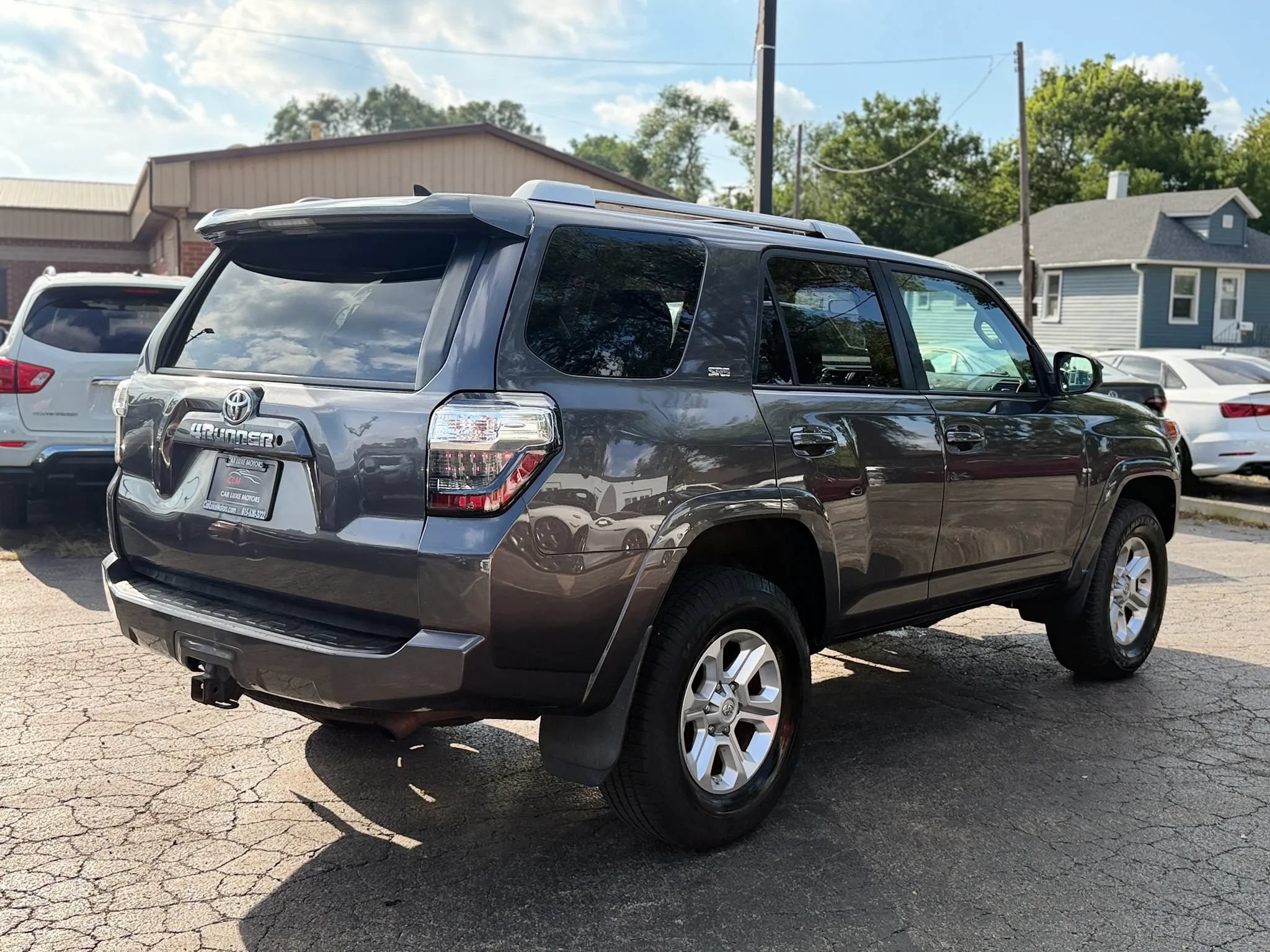 Used 2015 Toyota 4Runner SR5 AWD/4WD image 4