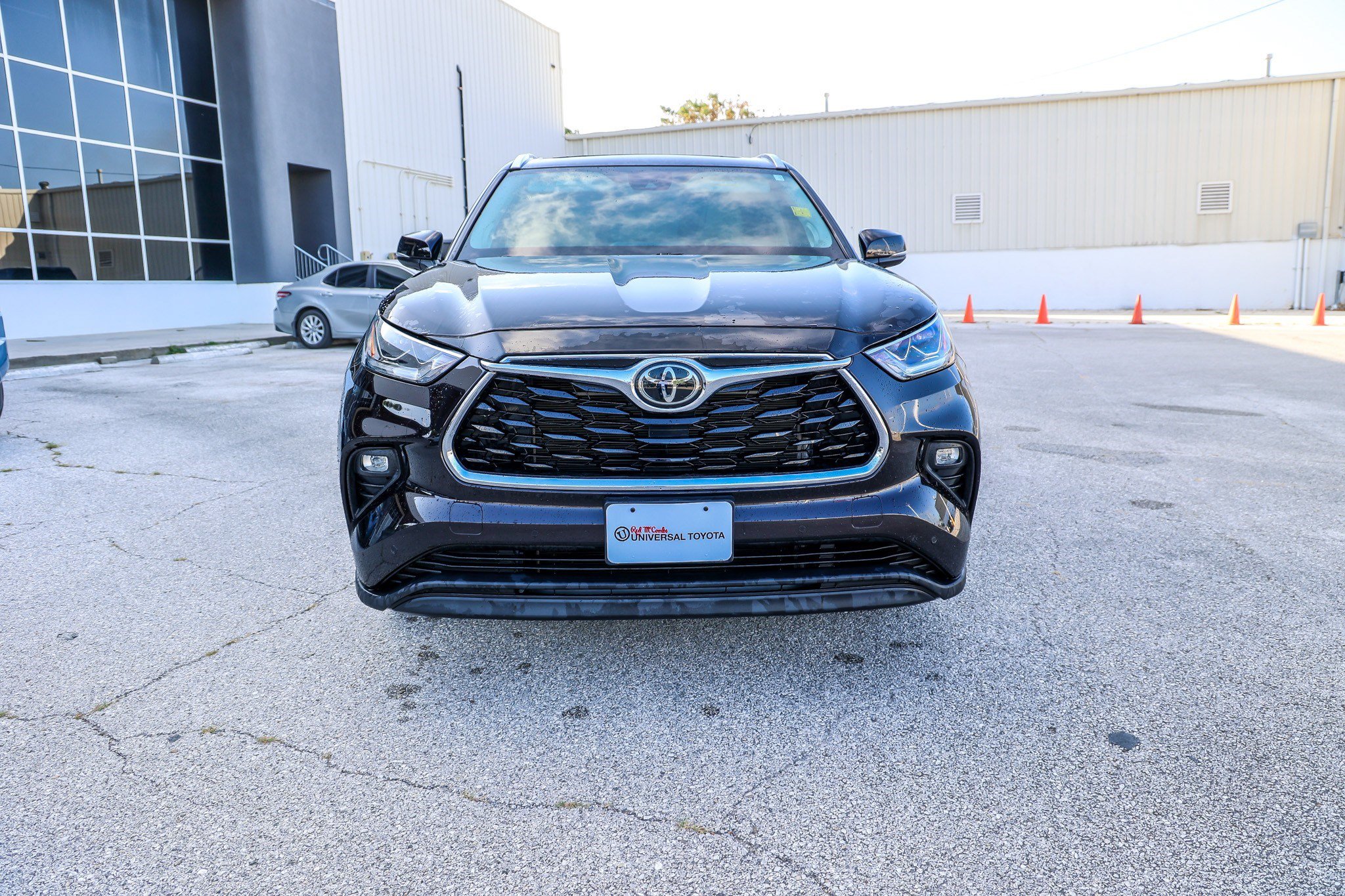 Used 2022 Toyota Highlander Limited AWD/4WD image 3