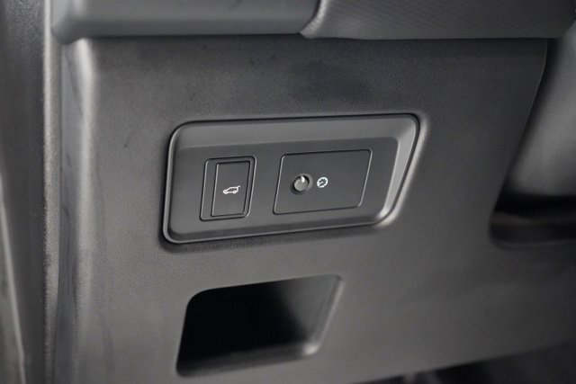 Used 2024 Land Rover Discovery Dynamic SE image 19
