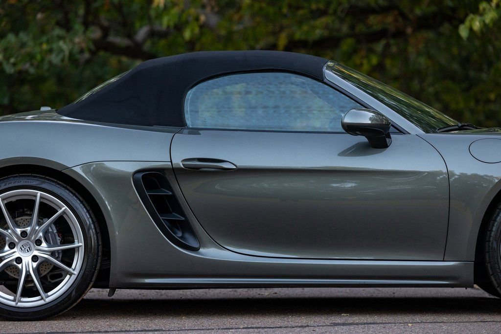 Used 2021 Porsche 718 Boxster Base w/ Premium Package image 25