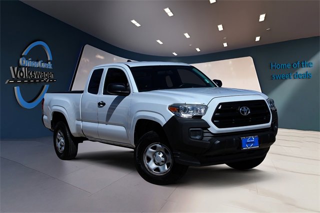 Used 2017 Toyota Tacoma SR image 1