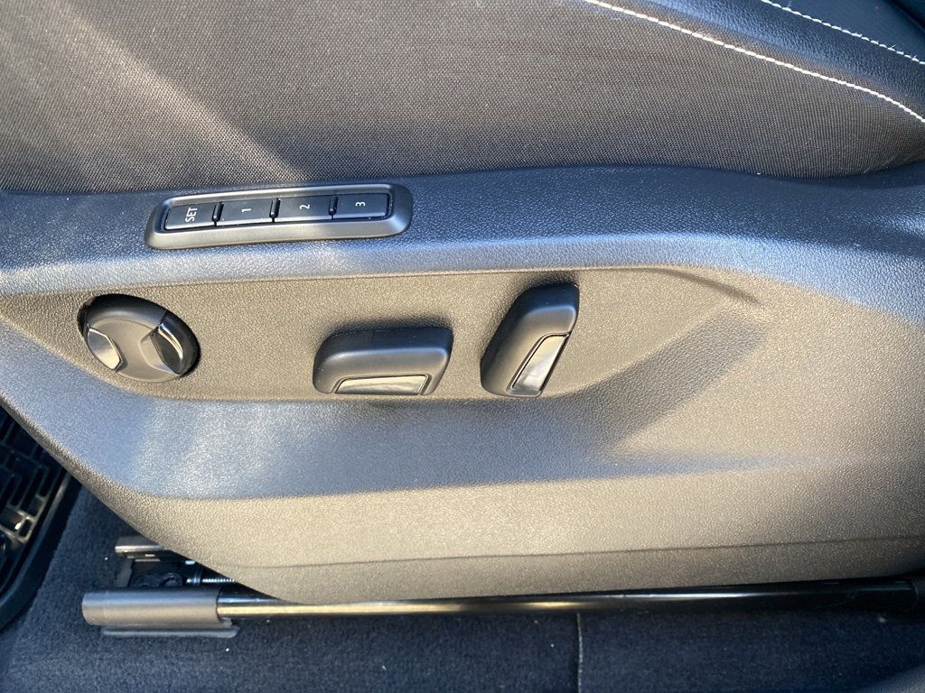 Used 2025 Volkswagen Atlas SEL image 11