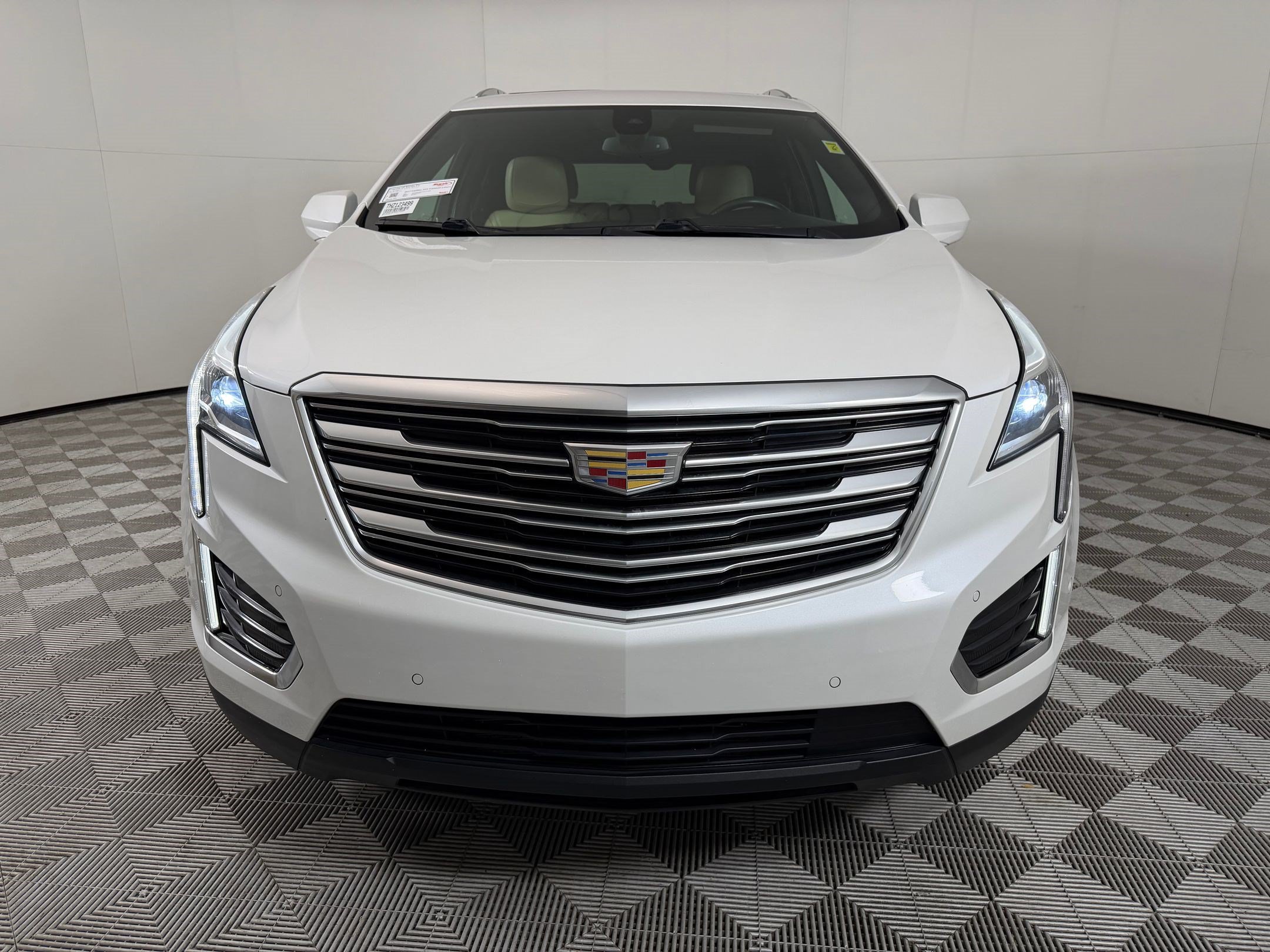 Used 2017 Cadillac XT5 Premium Luxury w/ Driver Assist Package FWD image 5