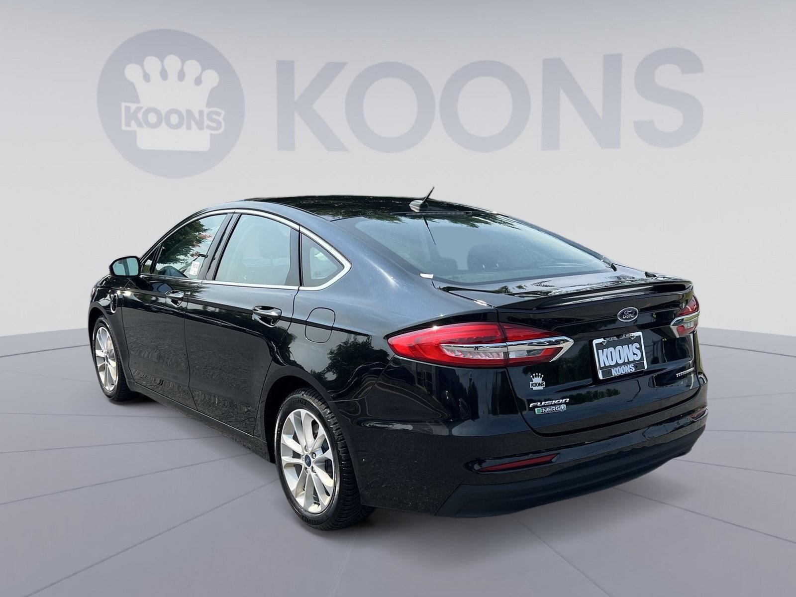 Used 2019 Ford Fusion Energi Titanium FWD image 4