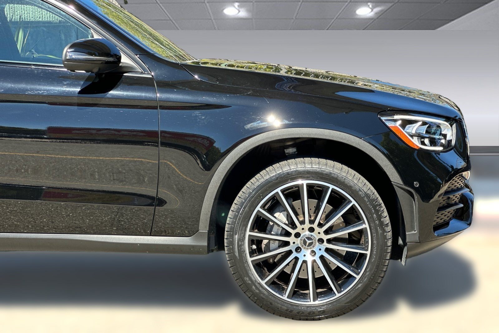 Used 2023 Mercedes-Benz GLC 300 4MATIC Coupe image 36