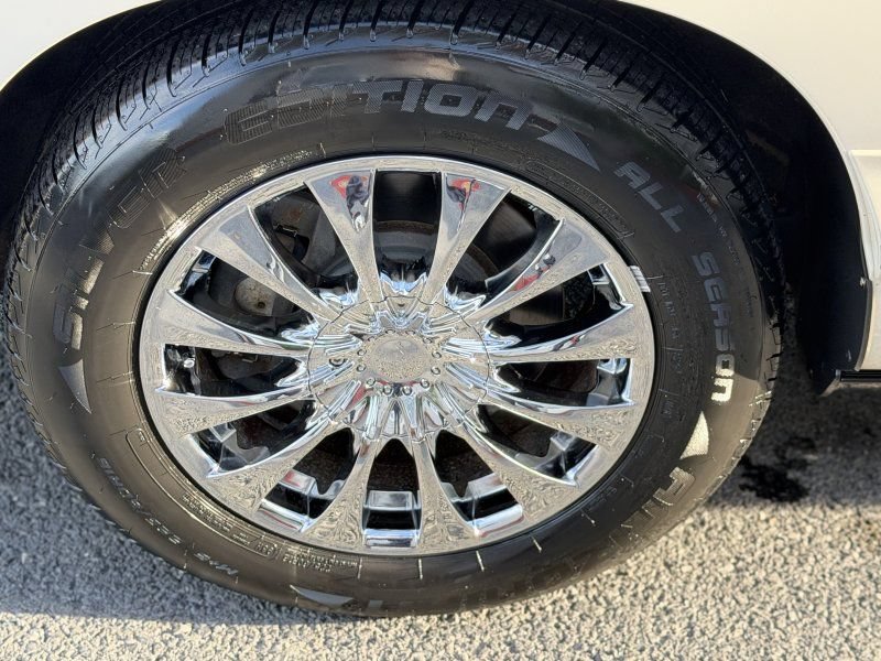 Used 1997 Cadillac De Ville Sedan FWD image 8