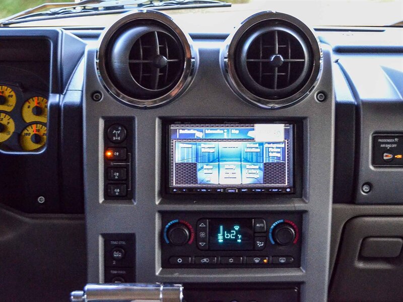 Used 2003 HUMMER H2 w/ Preferred Equipment Group AWD/4WD image 16
