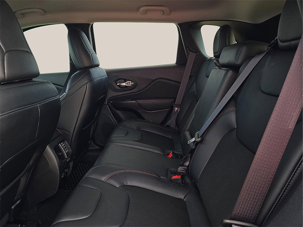 Used 2021 Jeep Cherokee Trailhawk image 9