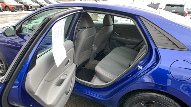 Used 2022 Hyundai Elantra SEL w/ Convenience Package image 19