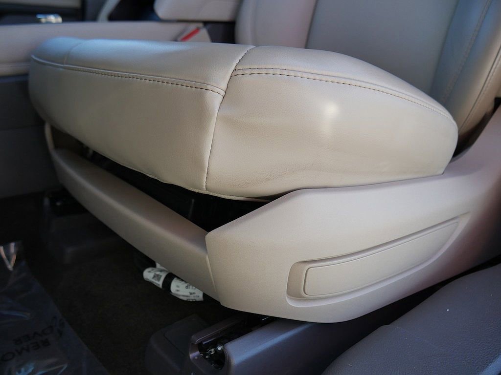 Used 2023 Lincoln Corsair AWD w/ Rear Removable Package Tray image 12