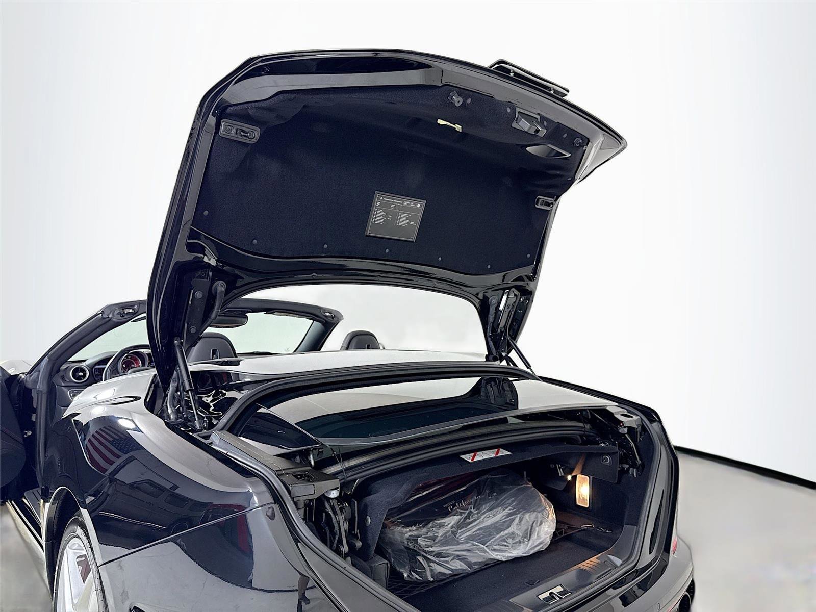 Used 2018 Ferrari California T image 29