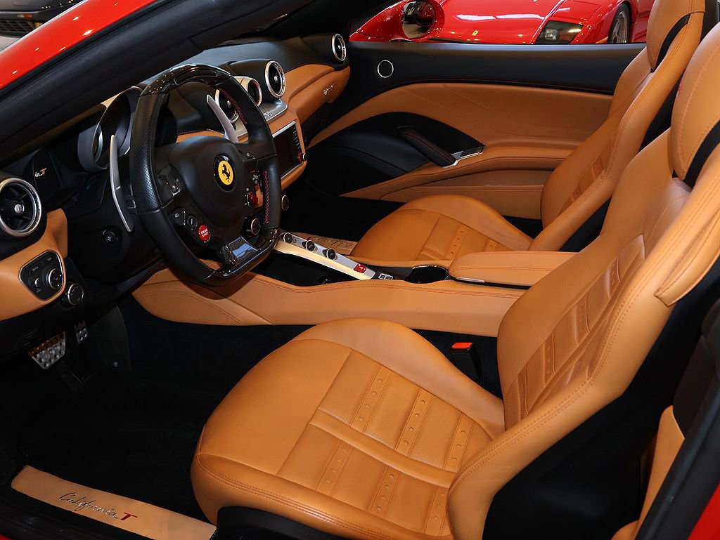 Certified 2017 Ferrari California T image 4