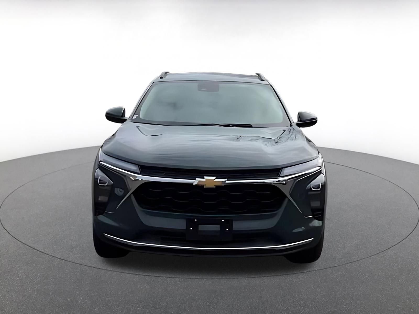 Used 2025 Chevrolet Trax LT FWD image 4