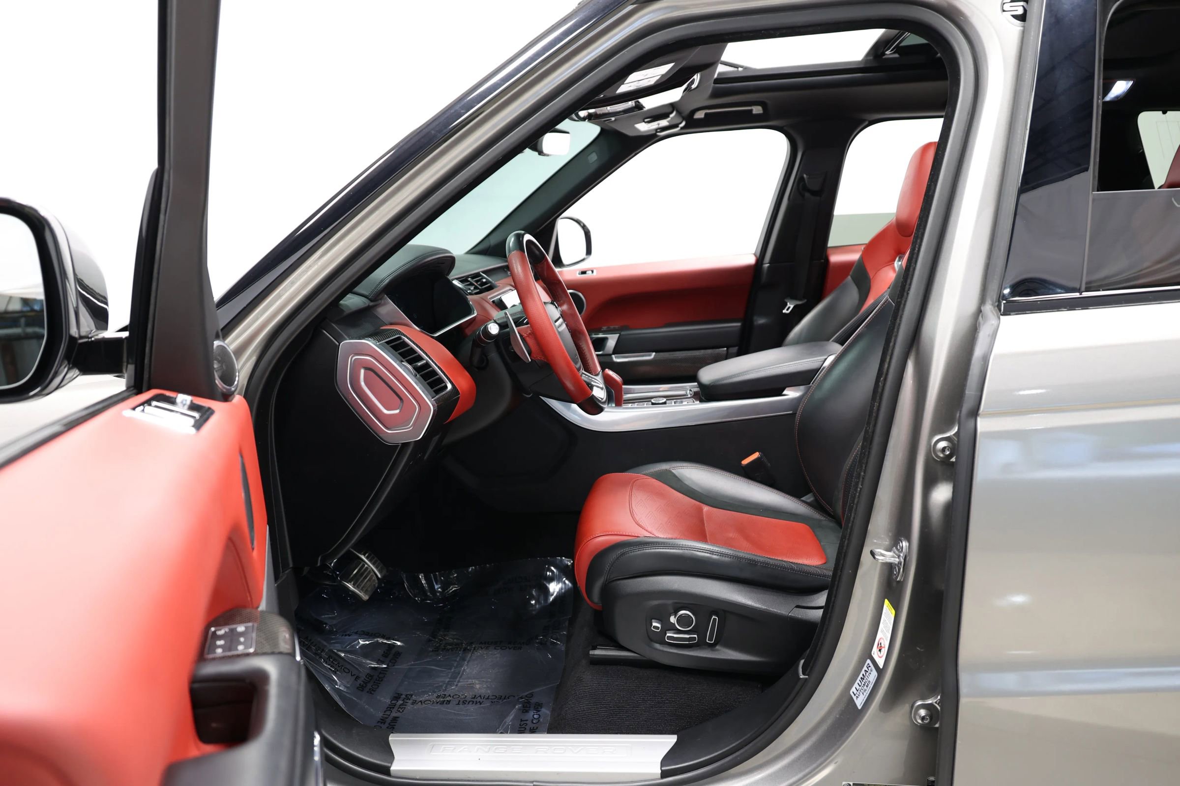 Used 2020 Land Rover Range Rover Sport SVR image 13