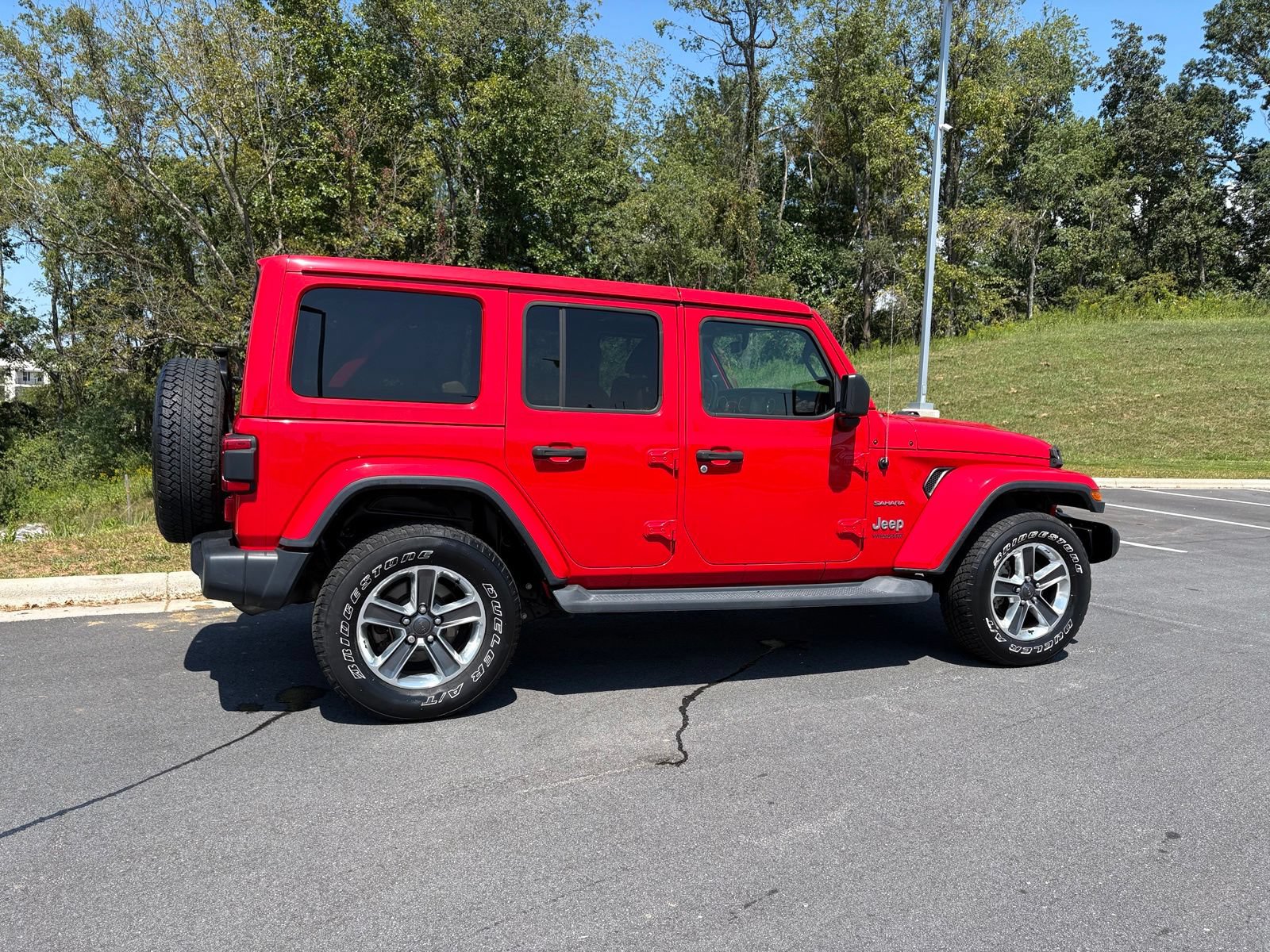 Used 2019 Jeep Wrangler Unlimited Sahara AWD/4WD image 8