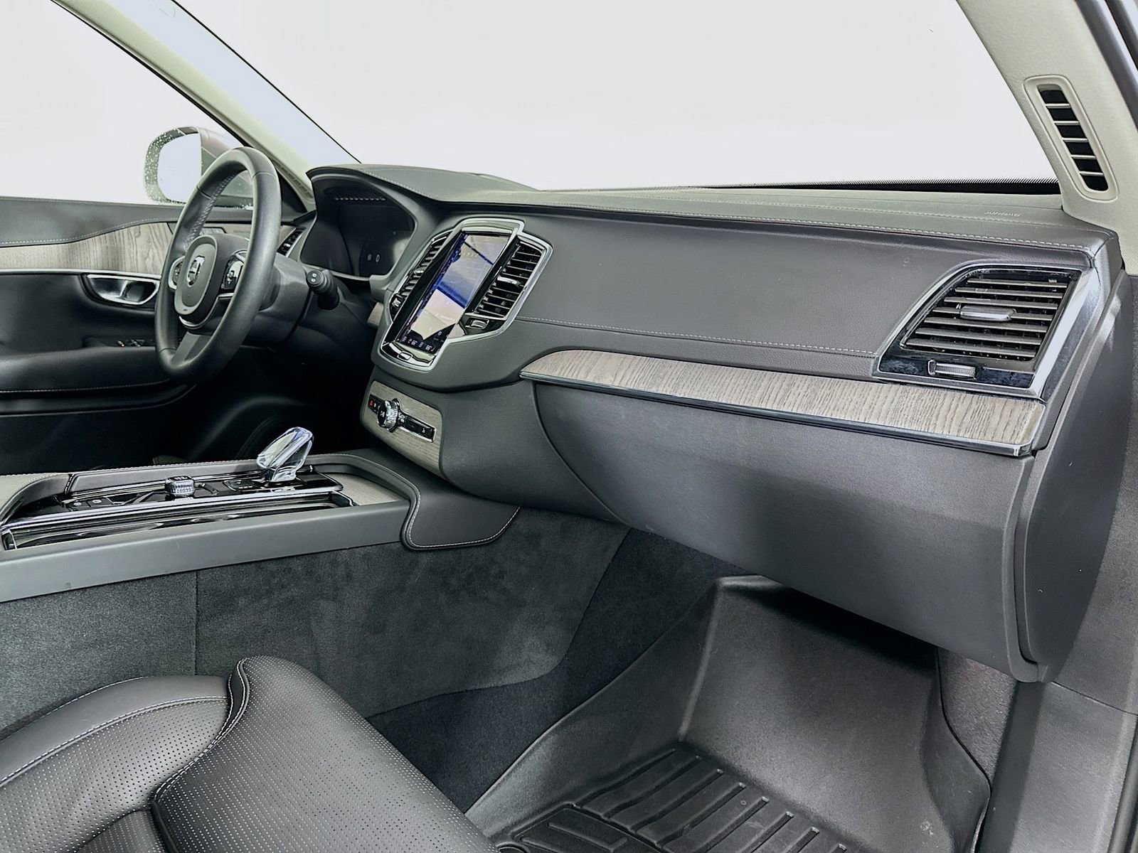 Used 2023 Volvo XC90 T8 Ultimate AWD/4WD image 32