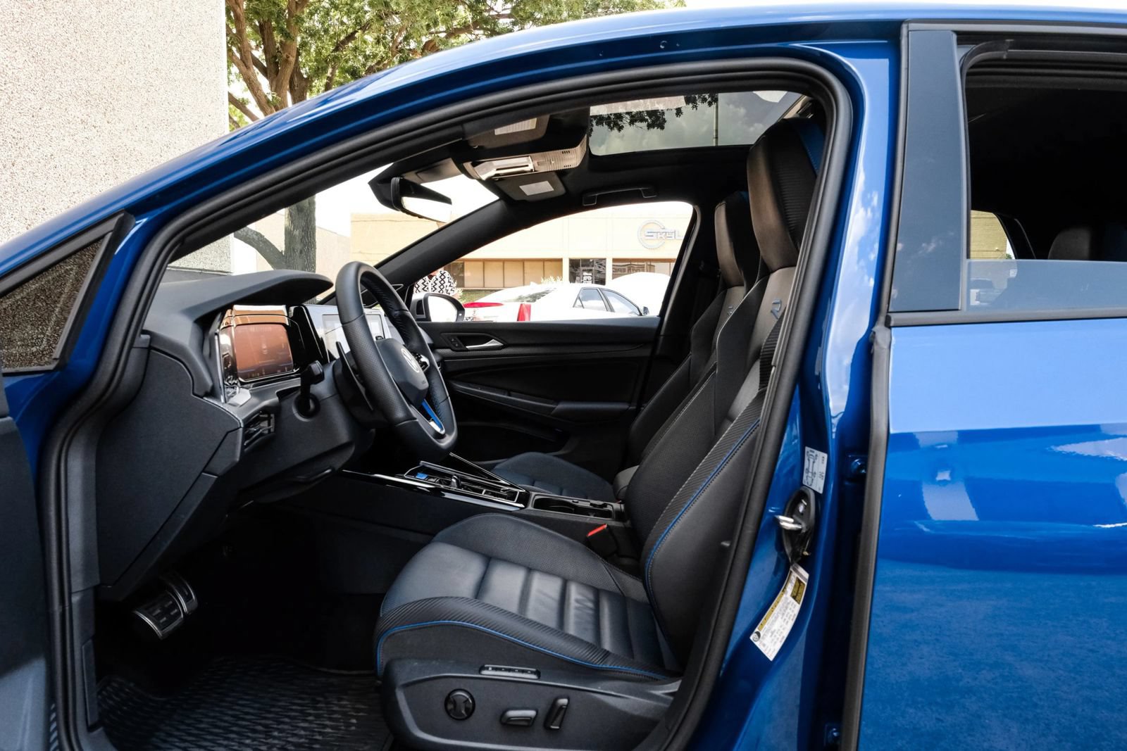 Used 2024 Volkswagen Golf R AWD/4WD image 3