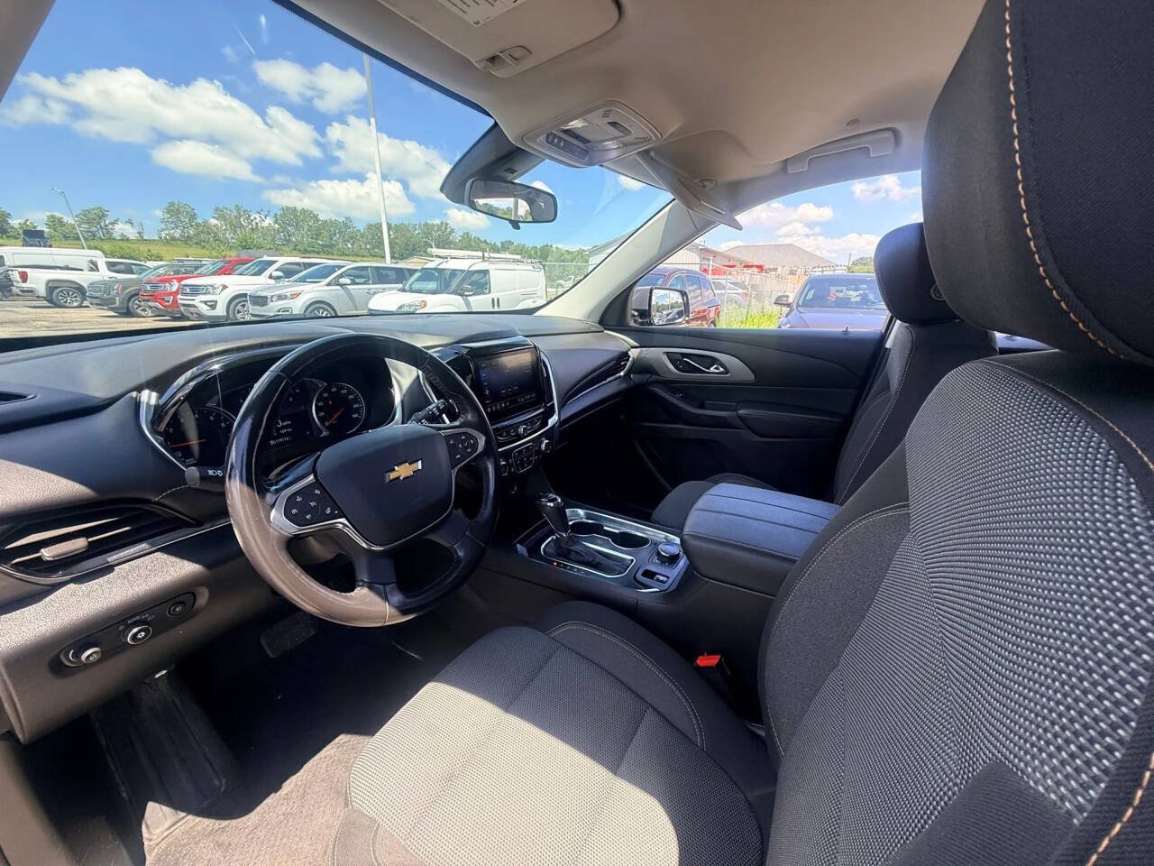 Used 2020 Chevrolet Traverse LT w/ Driver Confidence II Package AWD/4WD image 16