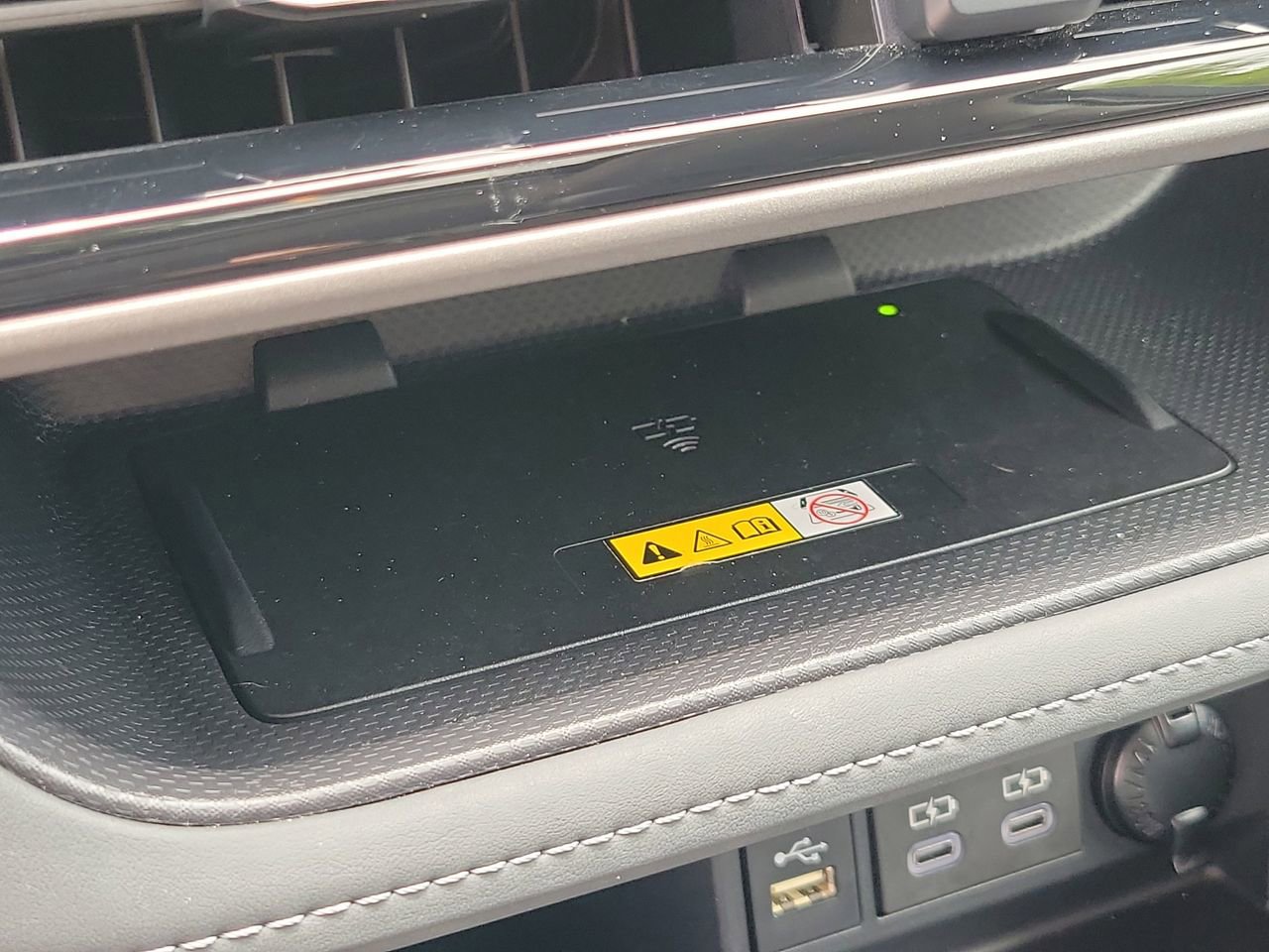 Used 2025 Toyota Highlander XLE FWD image 33