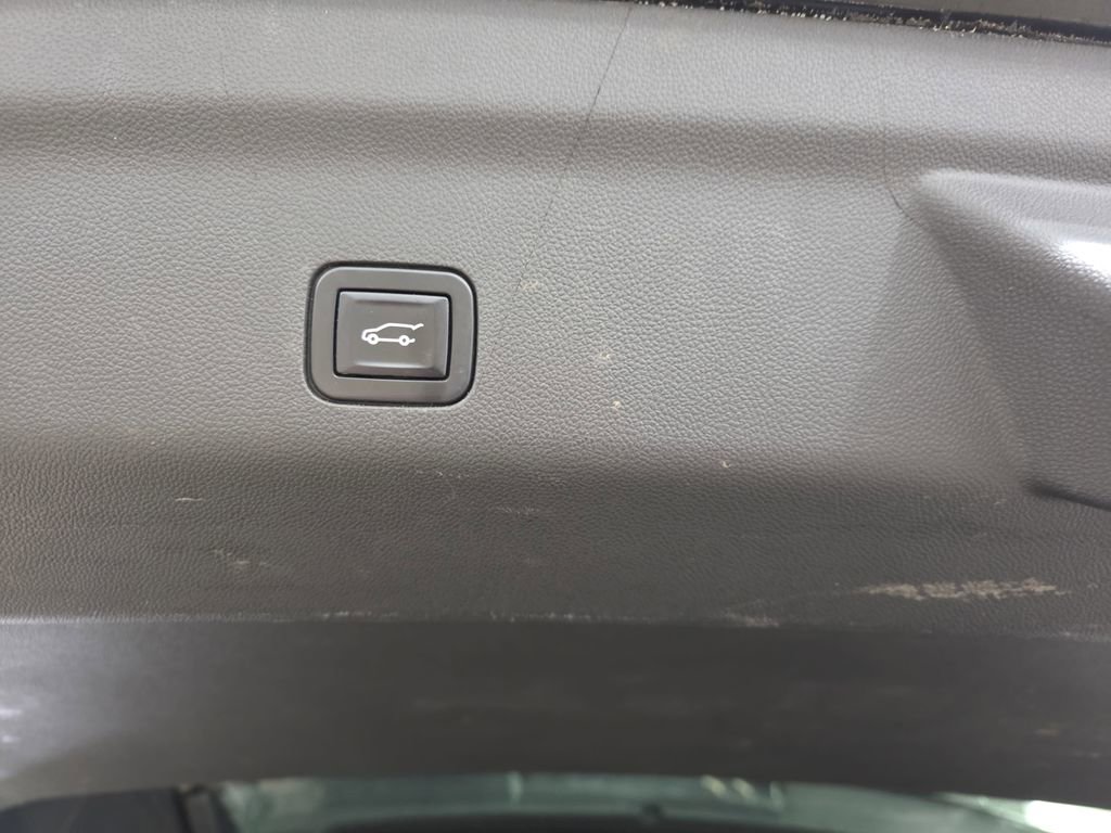 Used 2022 GMC Yukon XL Denali image 15