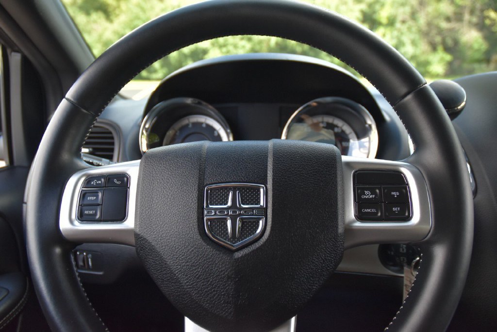 Used 2015 Dodge Grand Caravan SXT w/ Blacktop Package FWD image 17