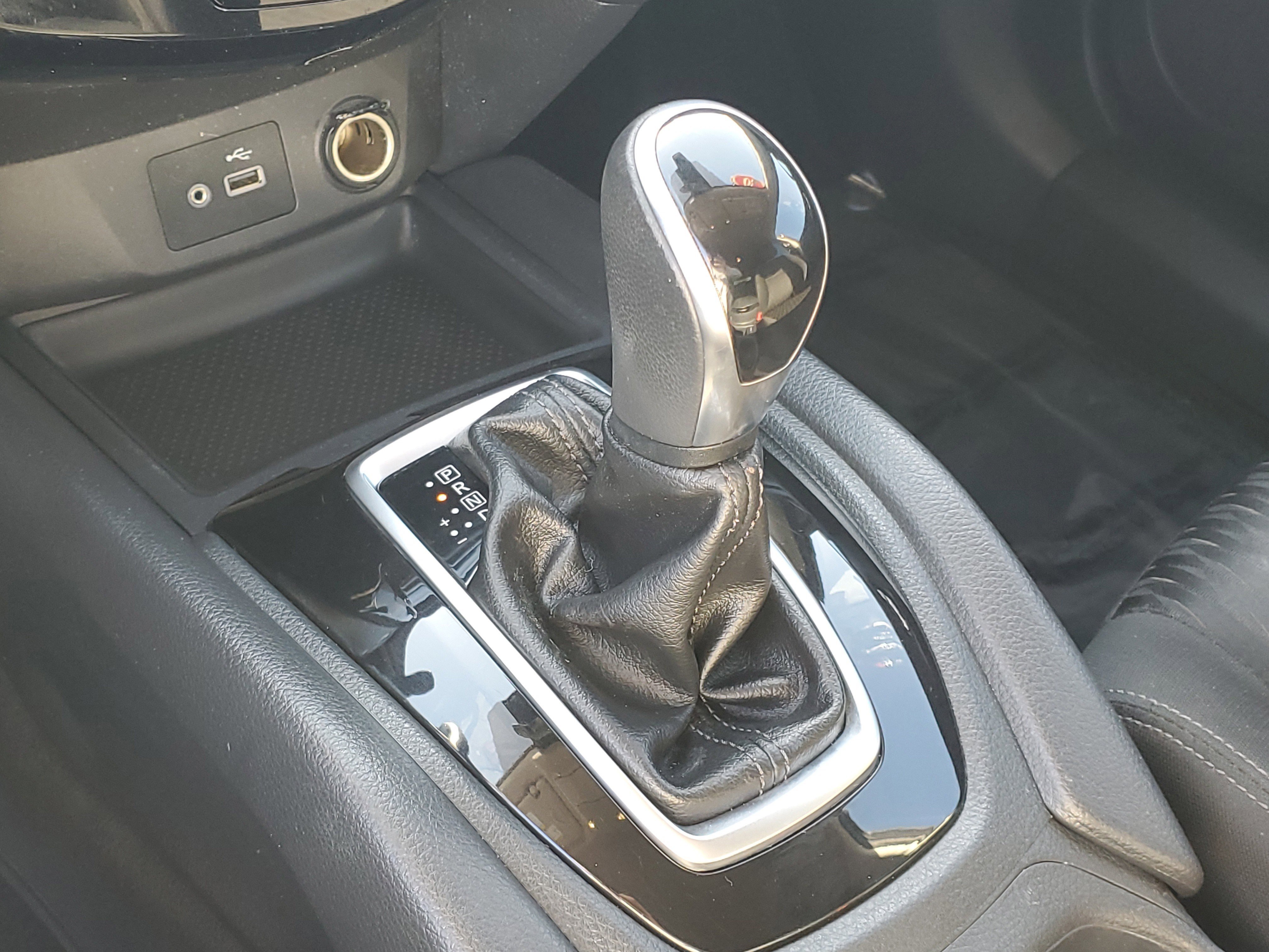 Used 2020 Nissan Rogue SV image 34