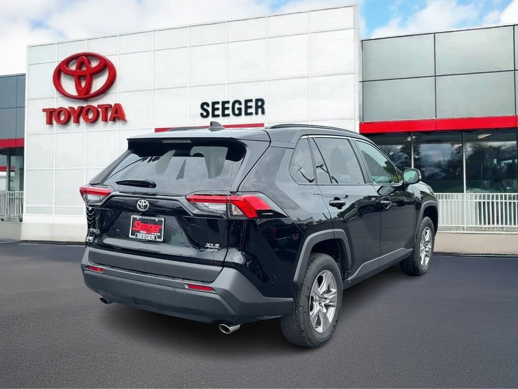 Used 2025 Toyota RAV4 XLE AWD/4WD video 3