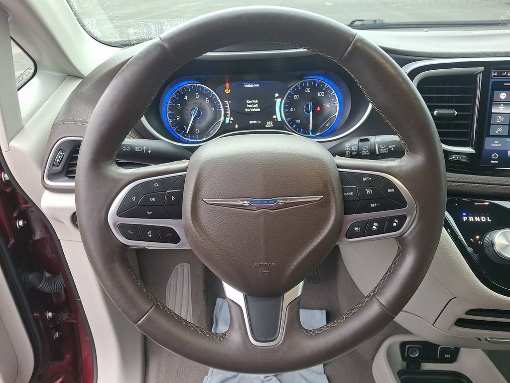 Used 2021 Chrysler Pacifica Touring-L FWD image 19
