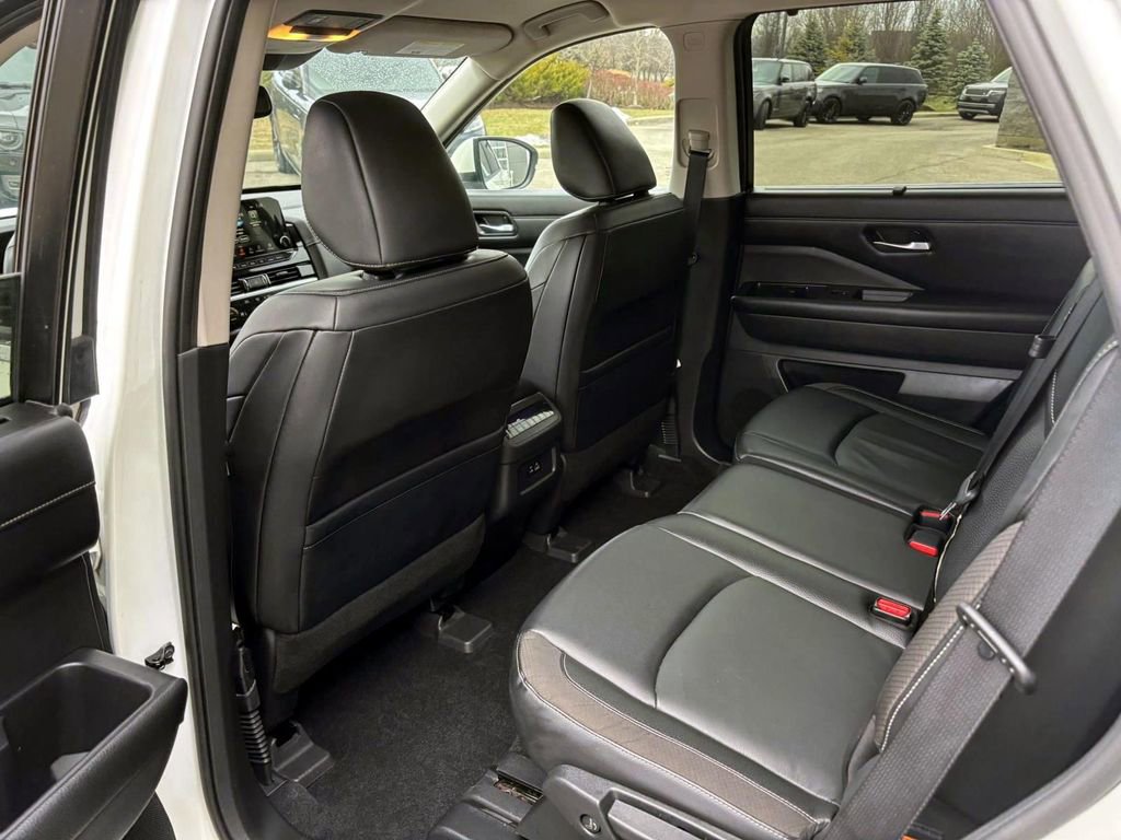 Used 2022 Nissan Pathfinder SL image 27
