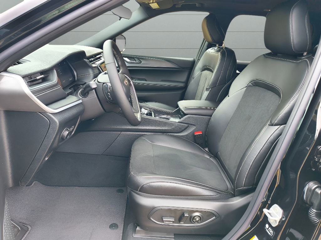 New 2025 Jeep Grand Cherokee Altitude image 16