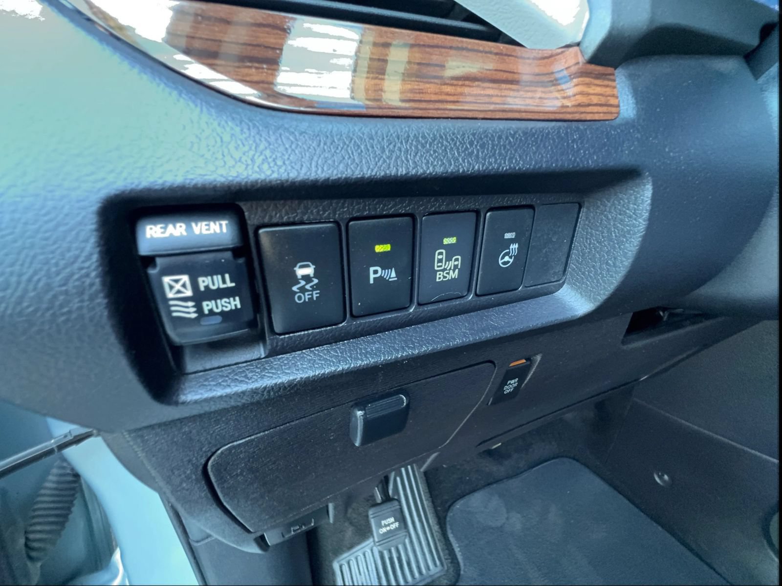 Used 2015 Toyota Sienna Limited FWD image 18