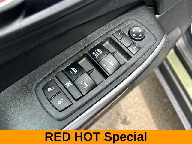 Used 2019 Jeep Cherokee Latitude Plus AWD/4WD image 12