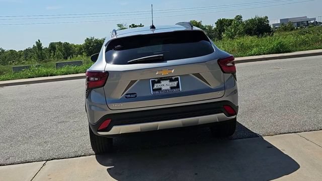 New 2026 Chevrolet Trax LT w/ Driver Confidence Package FWD image 7
