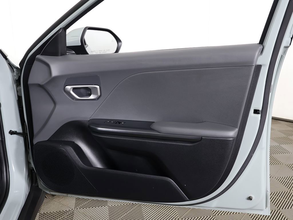 Used 2025 Kia K4 LXS image 22