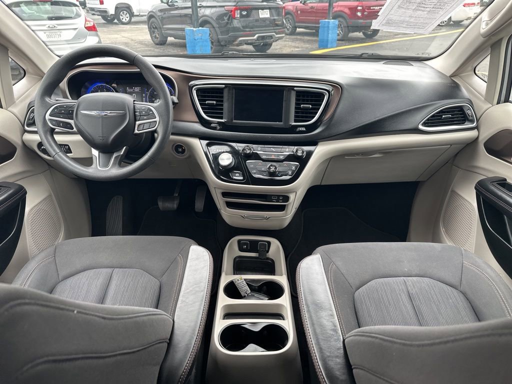 Used 2018 Chrysler Pacifica Touring w/ Tire & Wheel Group image 13