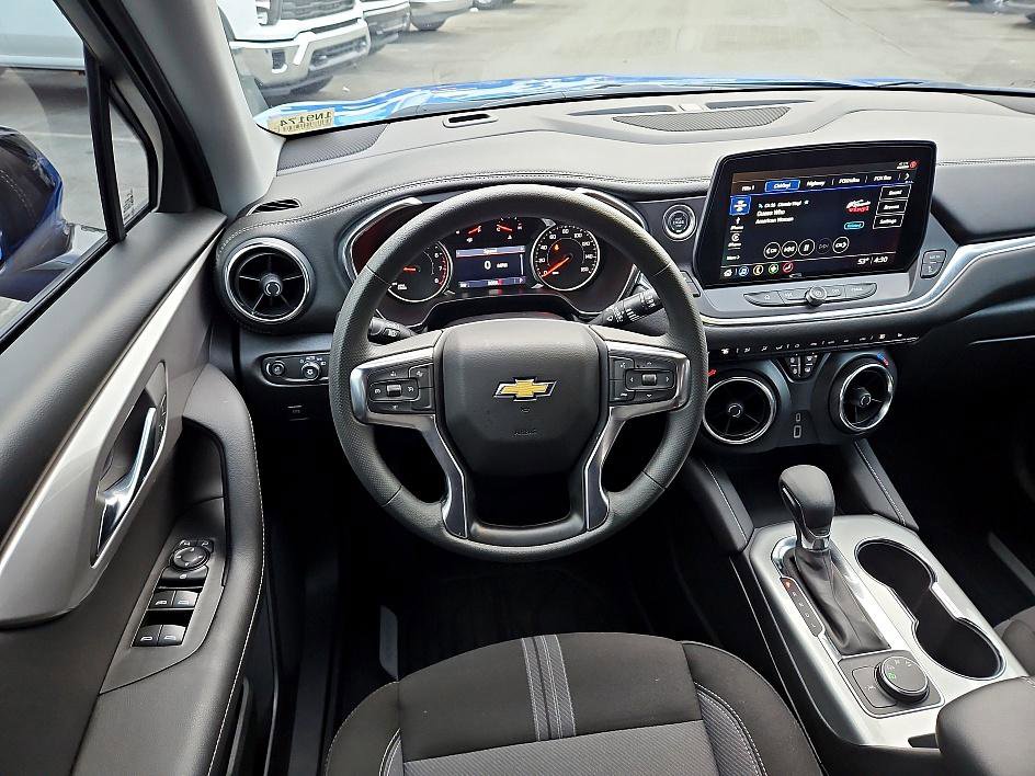 New 2025 Chevrolet Blazer LT w/ Midnight/Sport Edition image 12