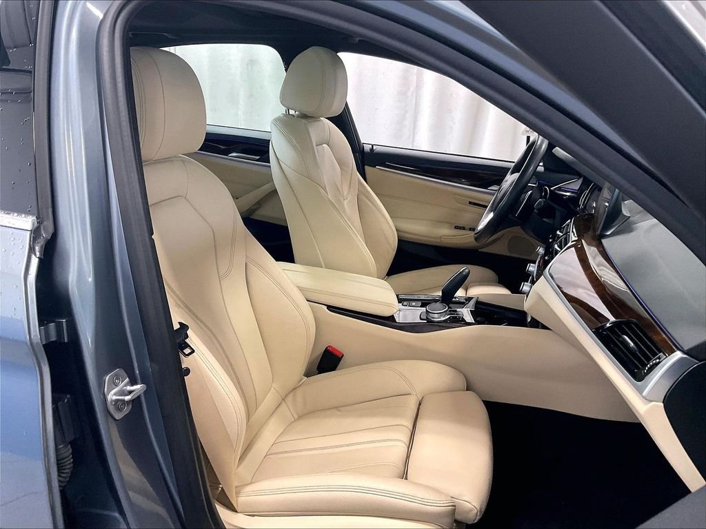 Used 2019 BMW 530e xDrive w/ Convenience Package AWD/4WD image 11