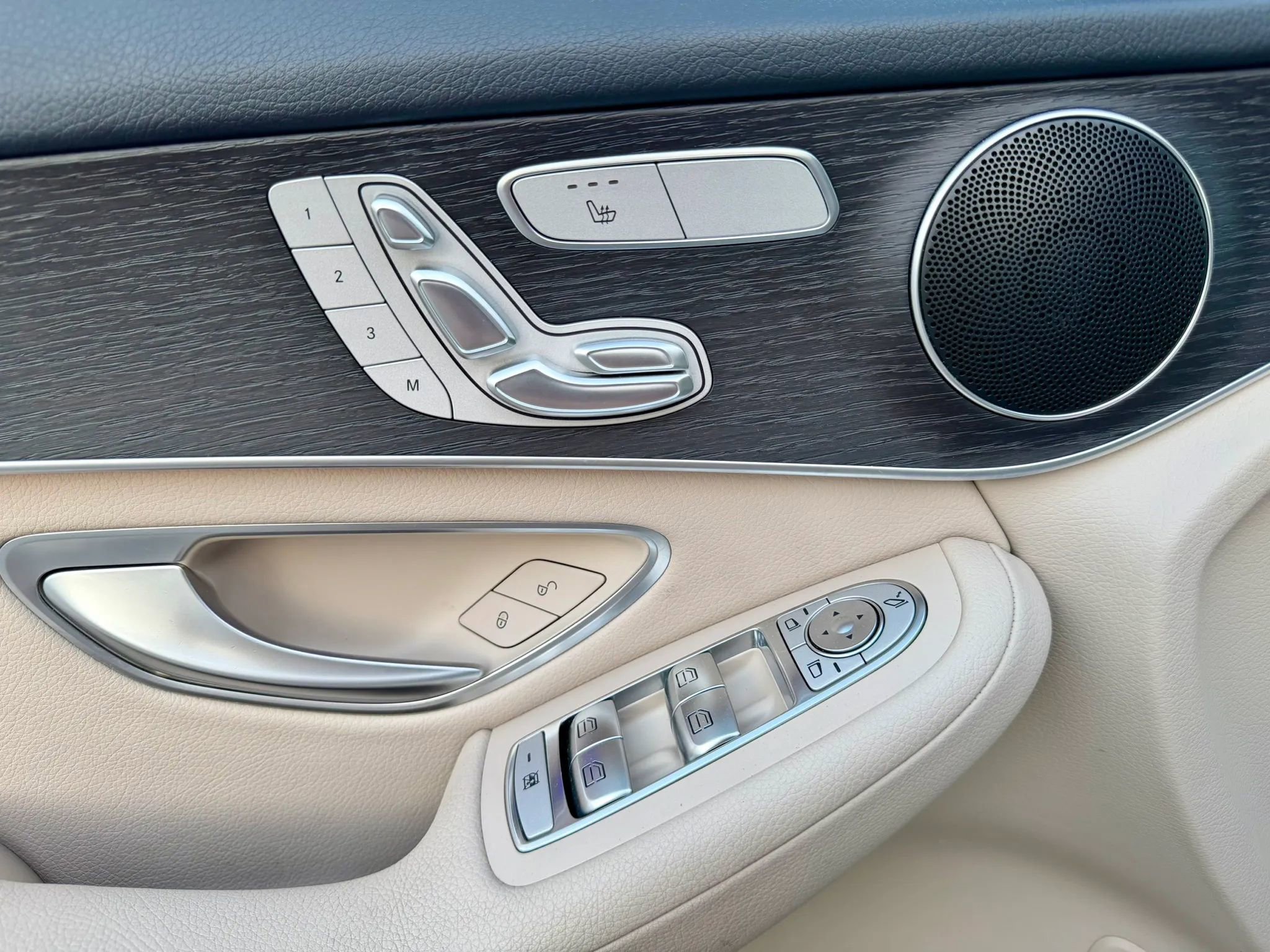 Used 2022 Mercedes-Benz GLC 300 4MATIC w/ Multimedia Package Lite image 38