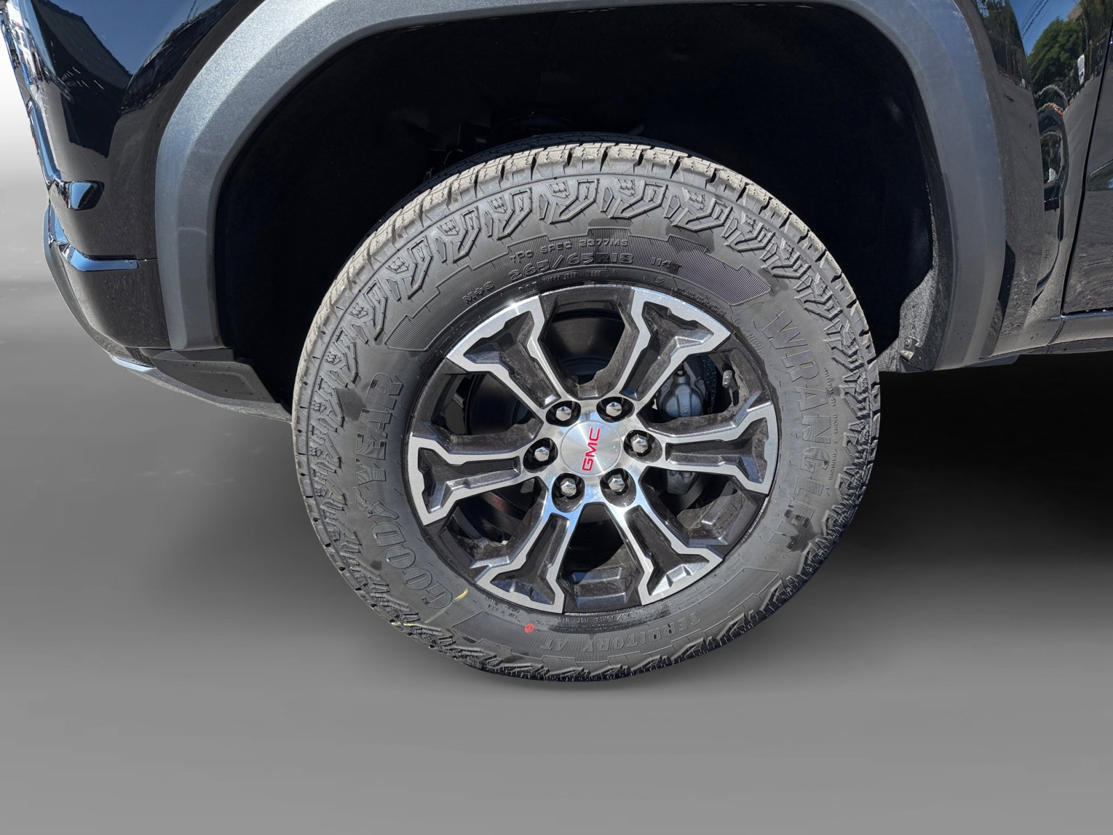 New 2025 GMC Canyon AT4 image 9