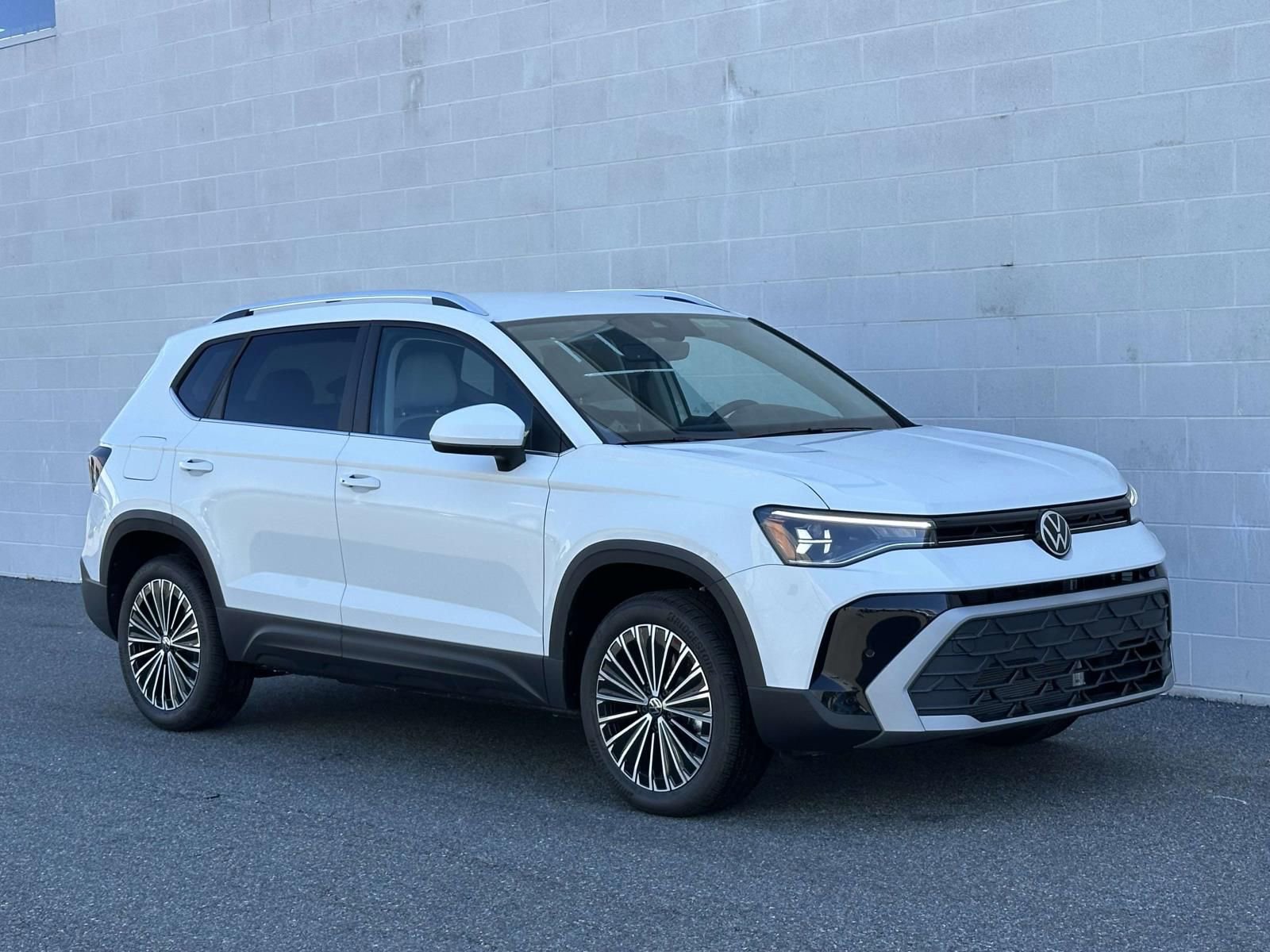 New 2026 Volkswagen Taos SE image 8