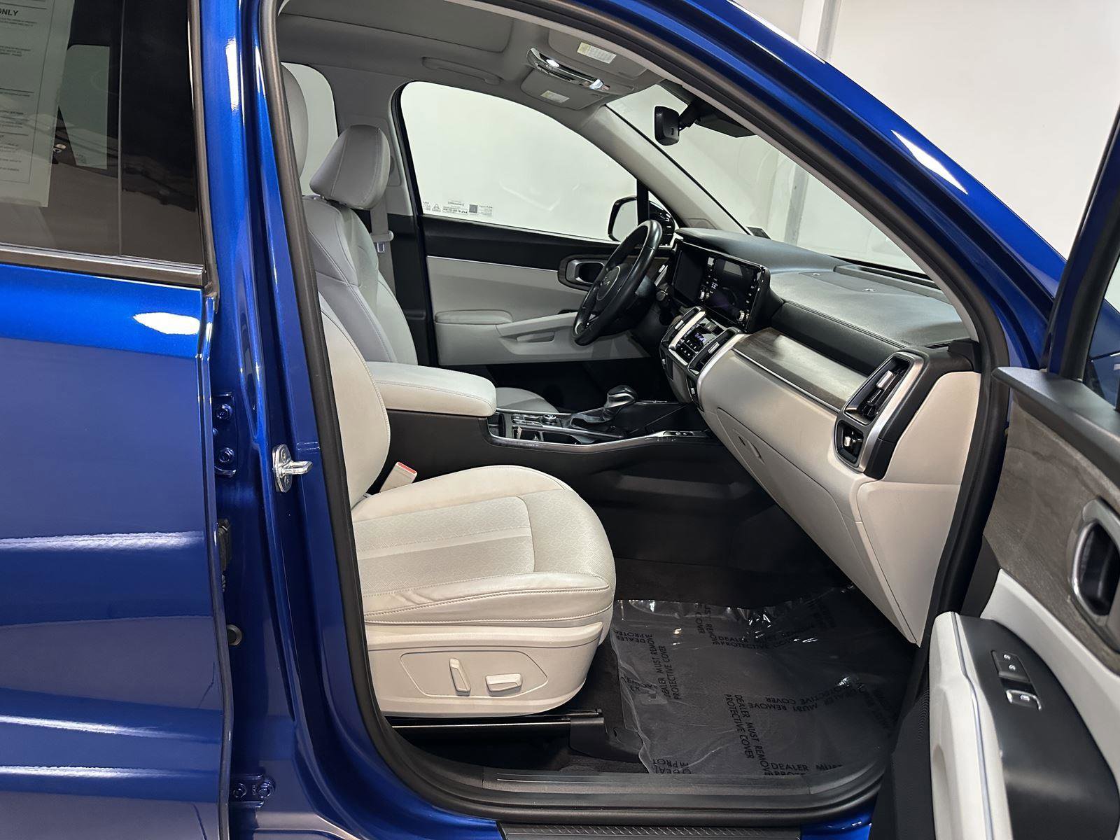 Used 2023 Kia Sorento EX w/ Panoramic Sunroof Package image 39